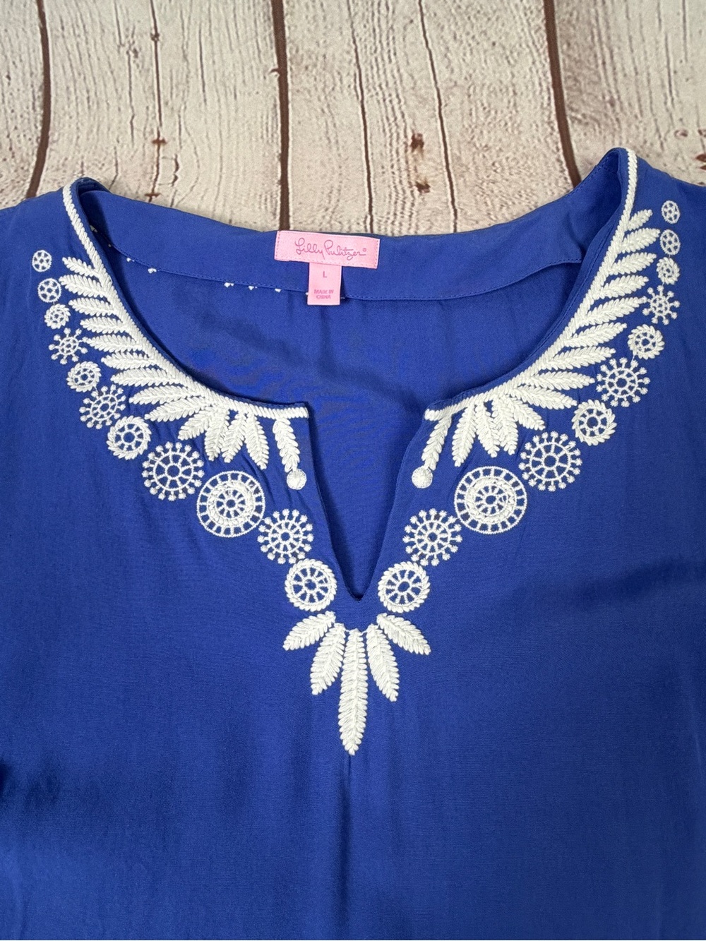 LILLY PULITZER Charlotte blue embroidered split-neck flowy tunic top, size L - Picture 8 of 12